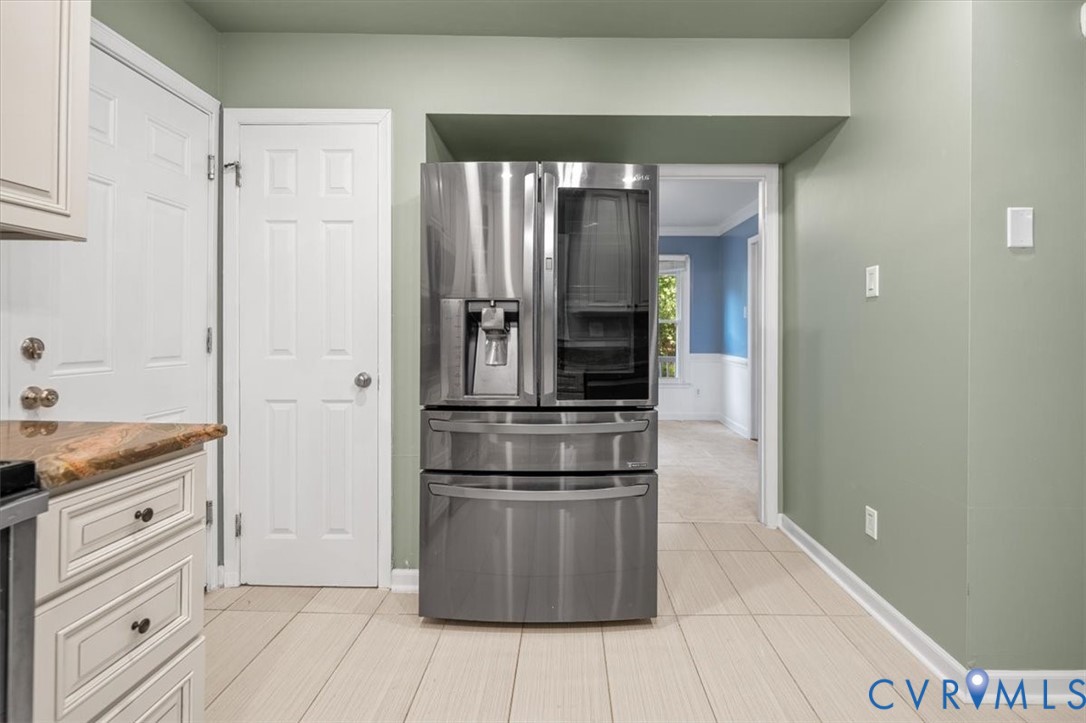 5902 Mill Spring Road Midlothian, VA 23112 - Photo 16 of 40 Kitchen with stainless steel fridge with ice dispe