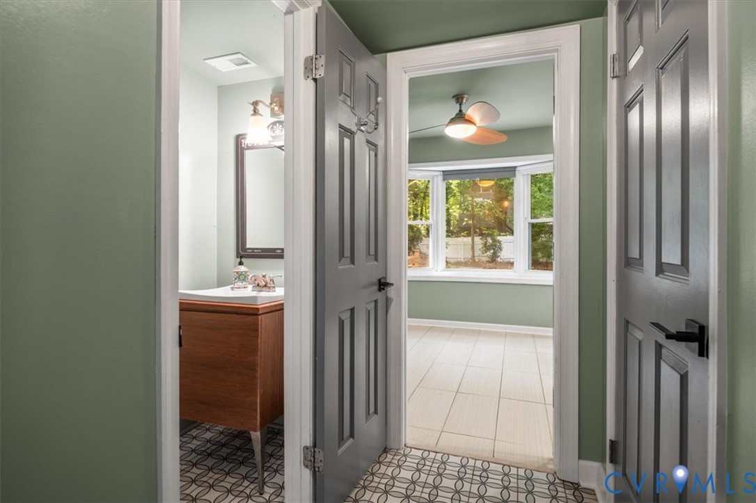 5902 Mill Spring Road Midlothian, VA 23112 - Photo 21 of 40 Downstairs Hallway leading to kitchen