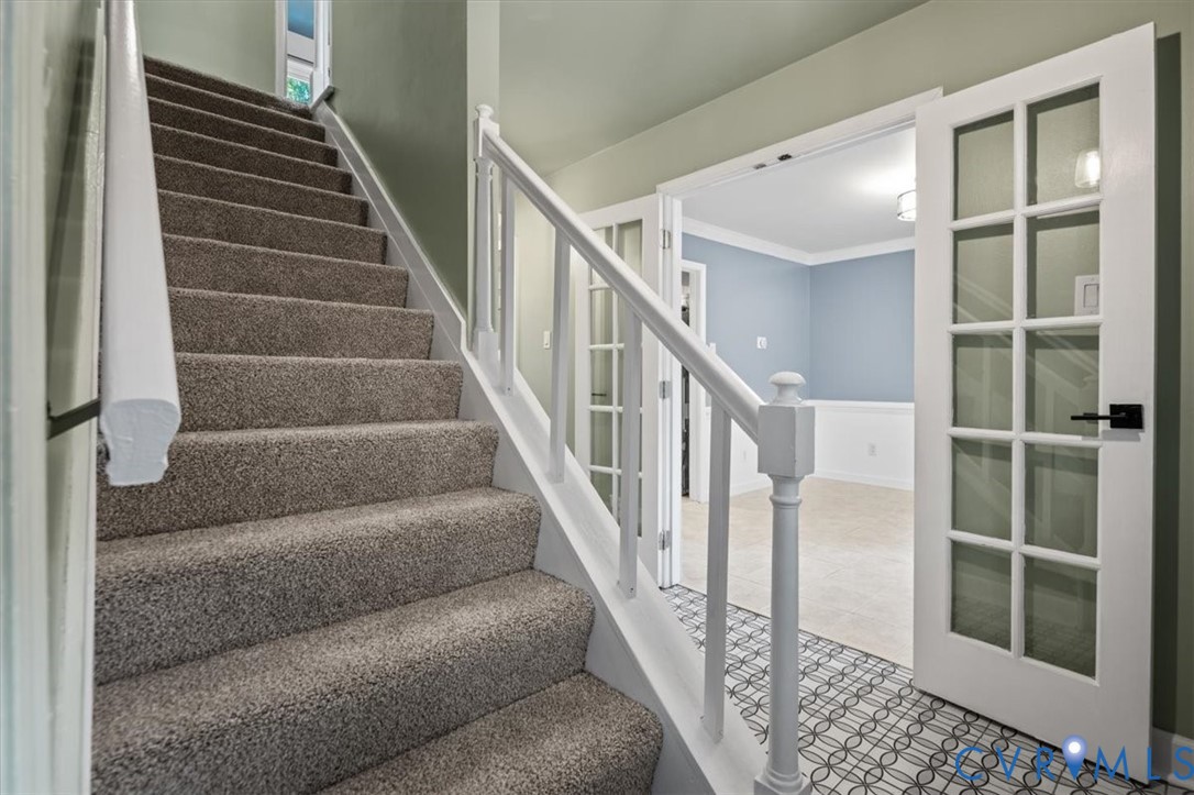 5902 Mill Spring Road Midlothian, VA 23112 - Photo 7 of 40 Stairs with ornamental molding