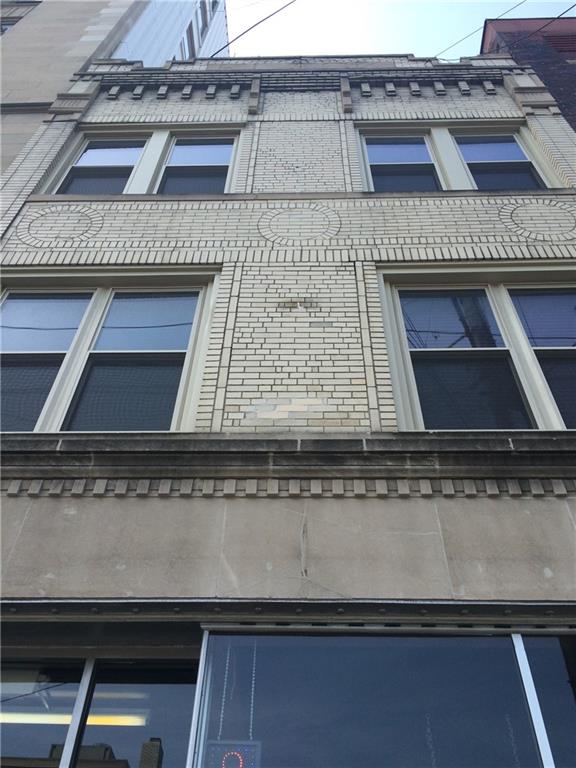 115 West Jefferson Street Butler, PA 16001 - Photo 6 of 30 a close view of a kitchen sink