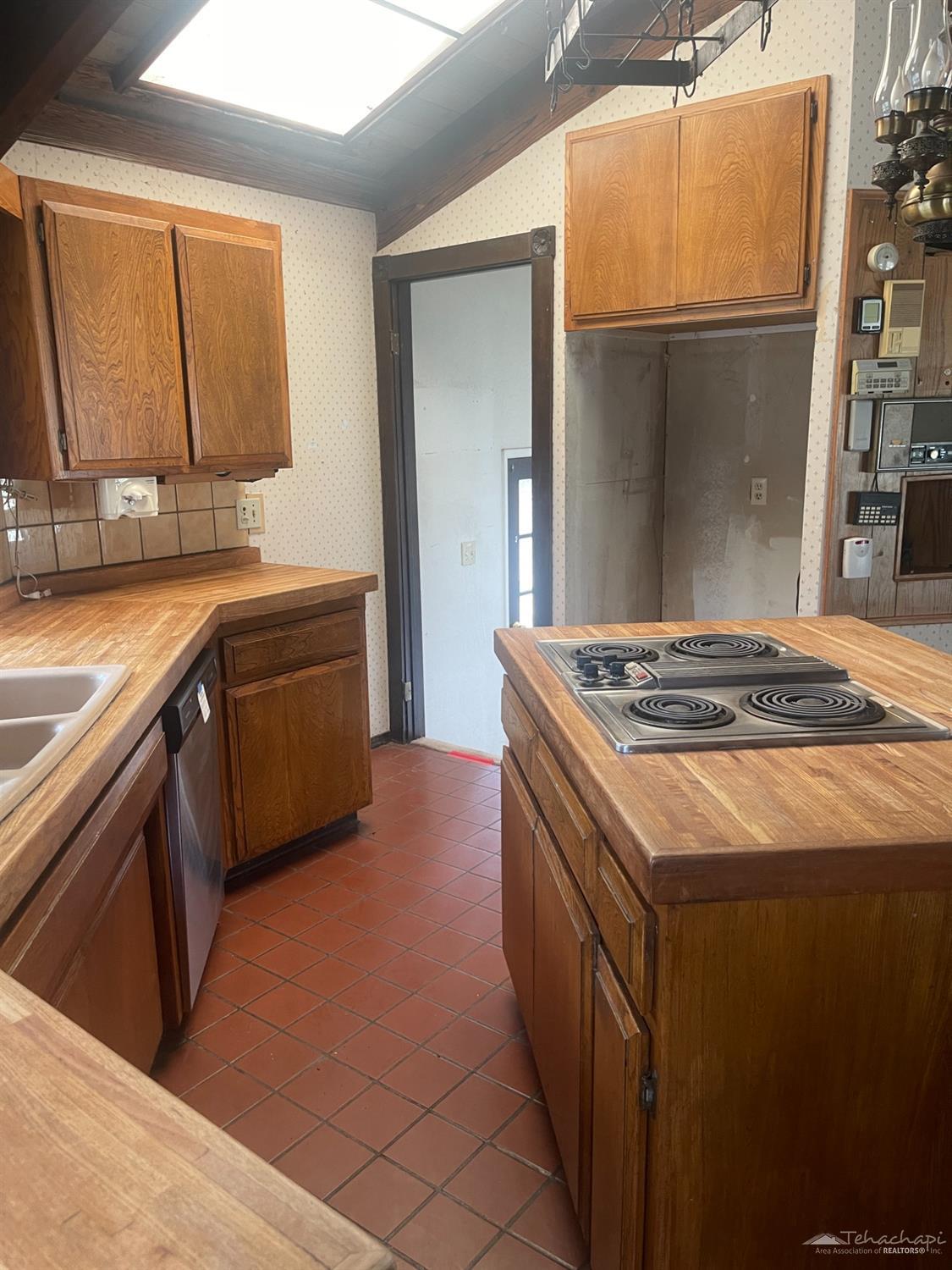 27600 Bear Valley Road Tehachapi, CA 93561 - Photo 4 of 31 Gallery Image 4