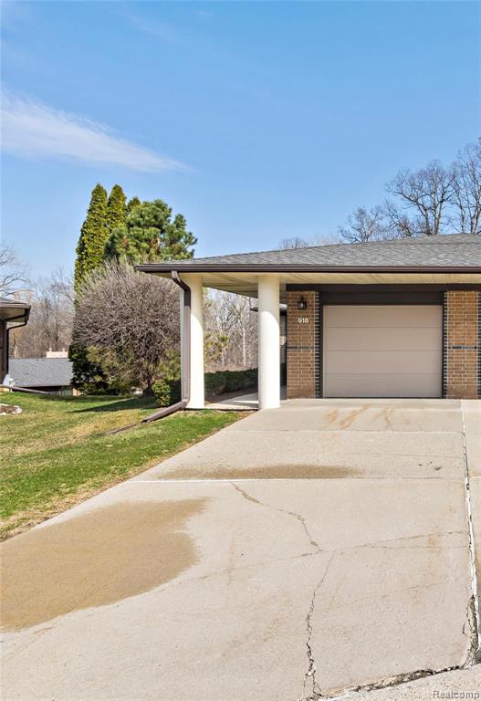 918 Wexford Way Rochester Hills, MI 48307 - Photo 1 of 22
