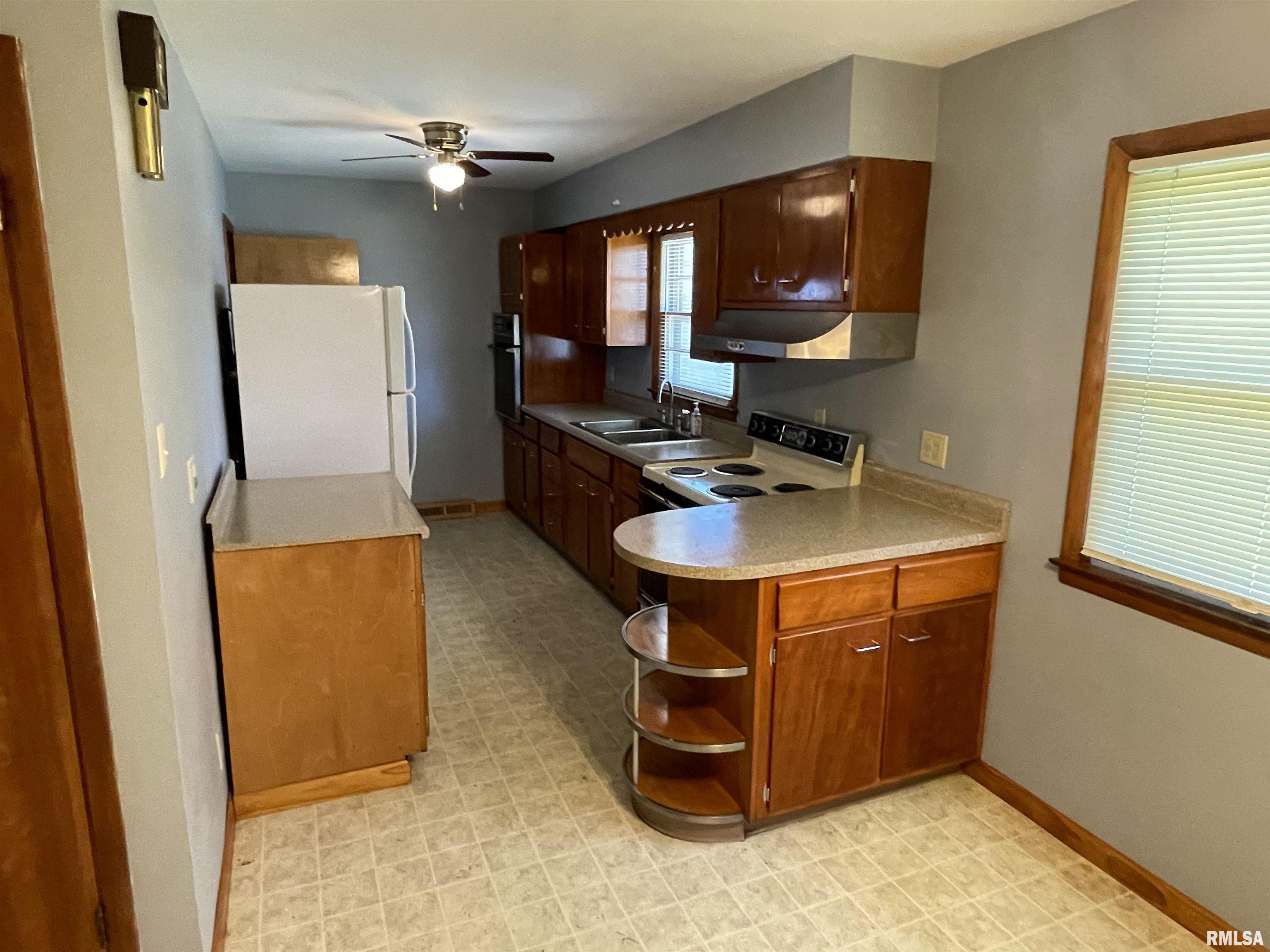2007 North 16th Street Springfield, IL 62702 - Photo 3 of 13