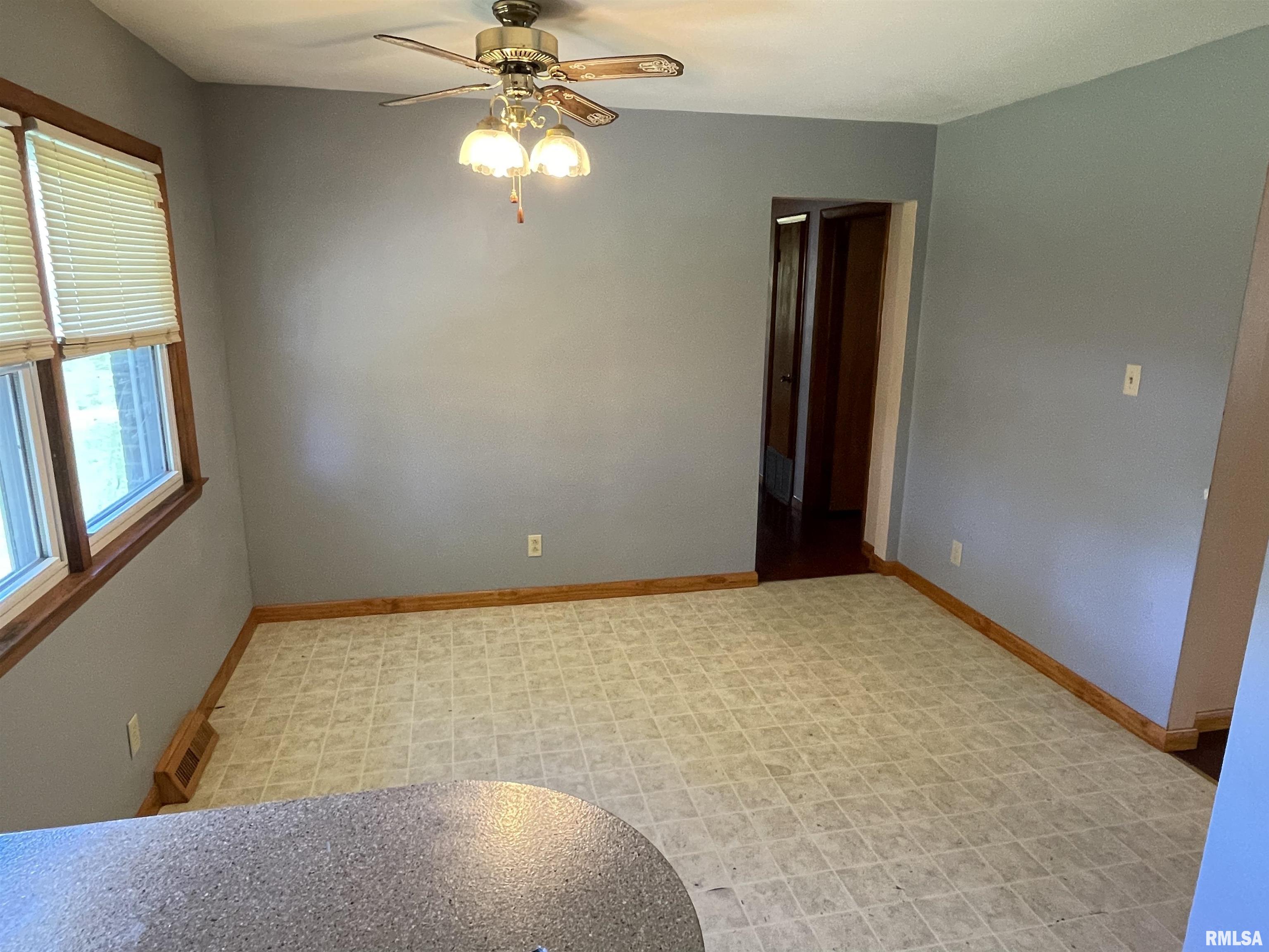 2007 North 16th Street Springfield, IL 62702 - Photo 5 of 13