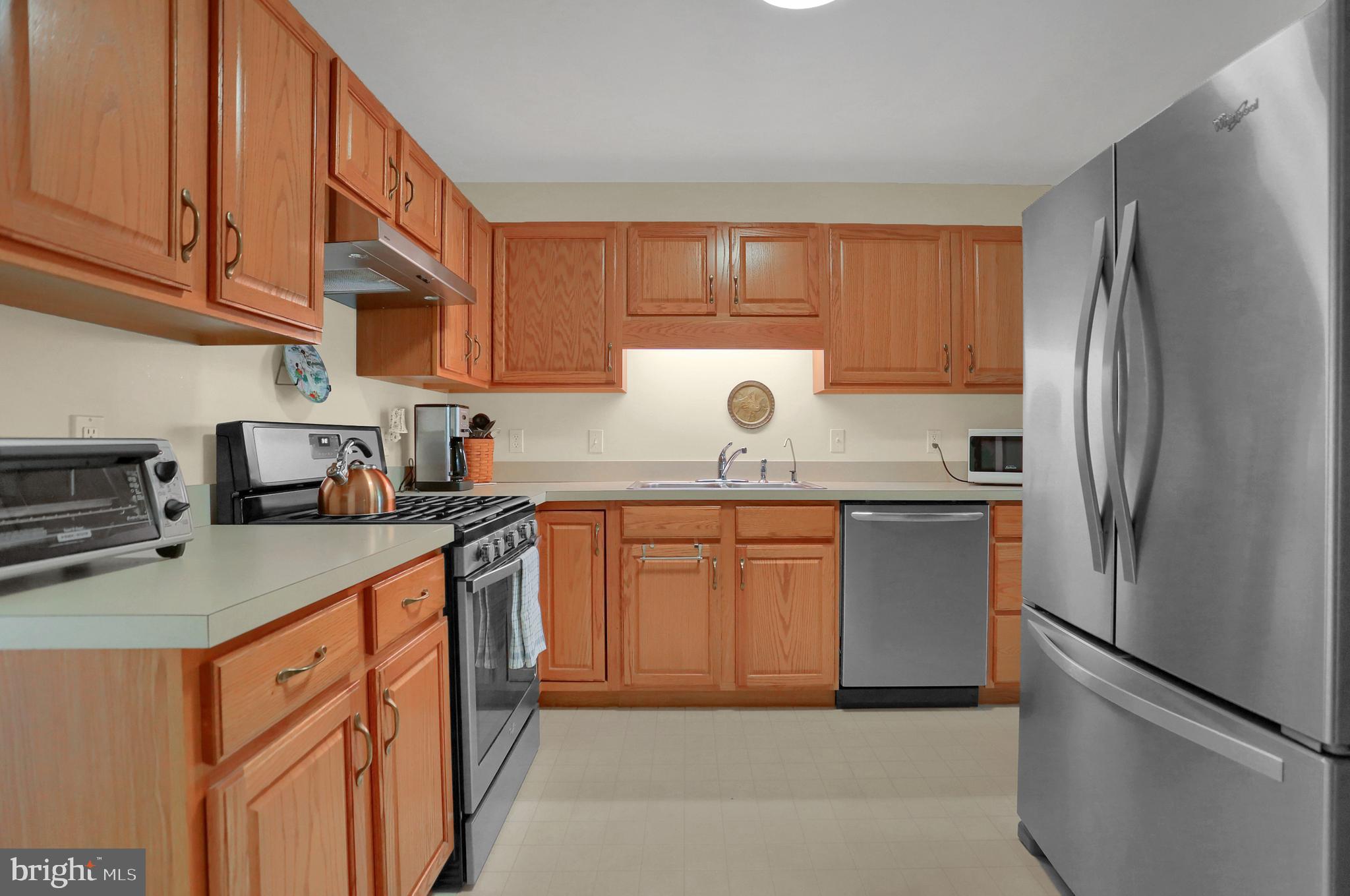 43 Heron Road Lititz, PA 17543 - Photo 7 of 32 Kitchen w/Stainless Steel Appliances Included