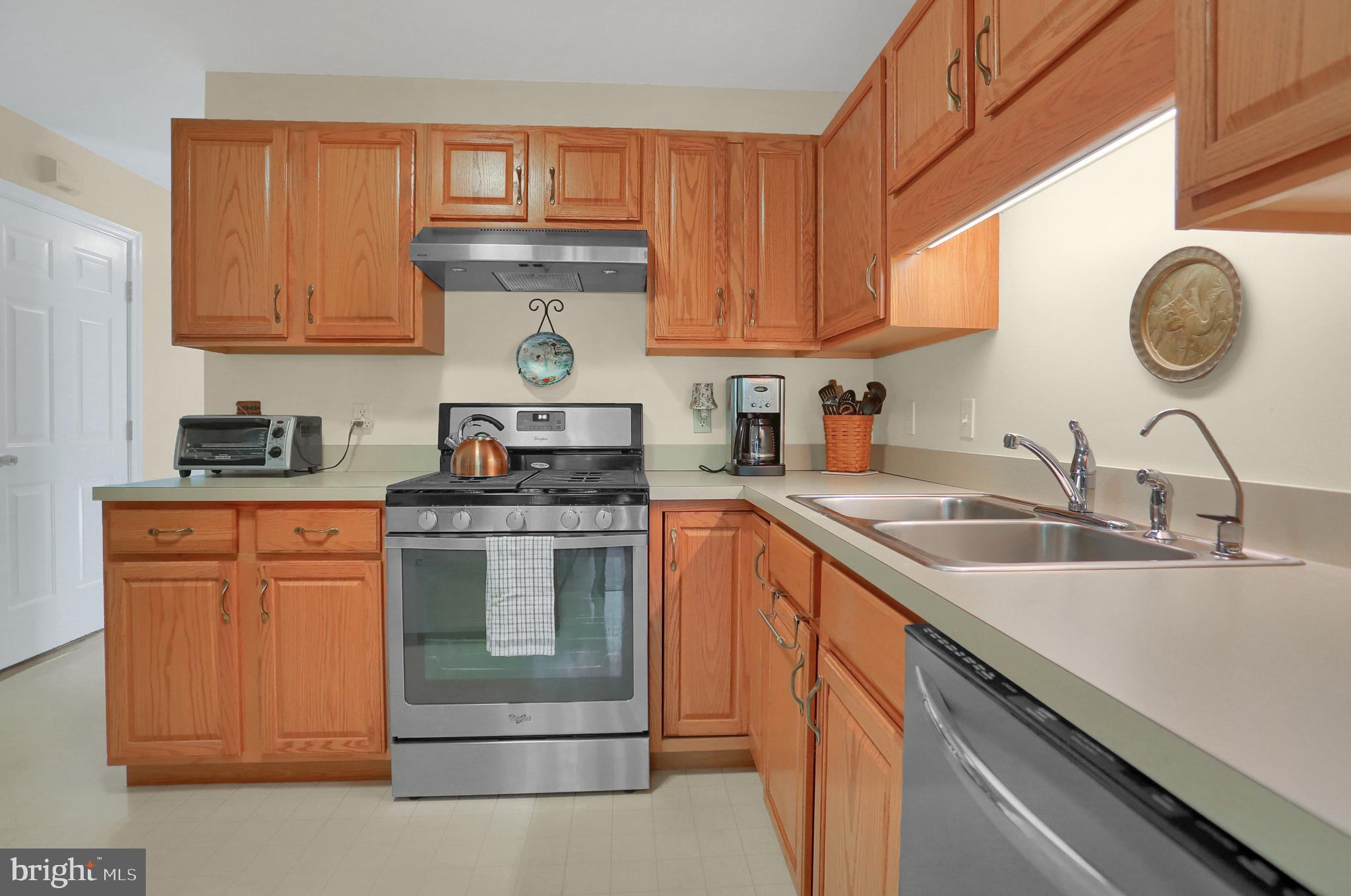 43 Heron Road Lititz, PA 17543 - Photo 9 of 32 Kitchen w/Stainless Steel Appliances Included