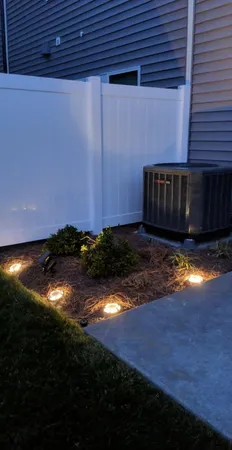 a view of a backyard