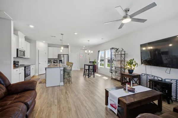 $297,900 | 1013 Mckee Court, Columbia, TN 38401