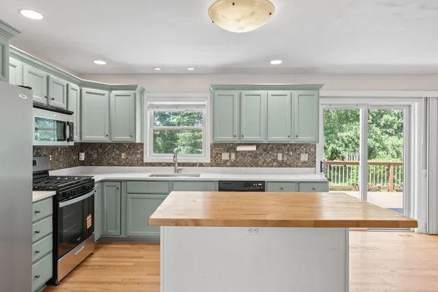 $3,400 | 406 Lakewood Drive, Williams Bay, WI 53191