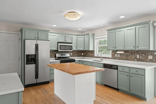 $3,400 | 406 Lakewood Drive, Williams Bay, WI 53191