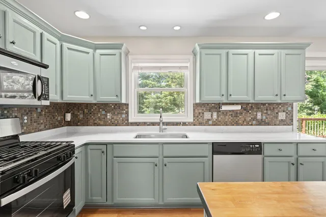 $3,400 | 406 Lakewood Drive, Williams Bay, WI 53191