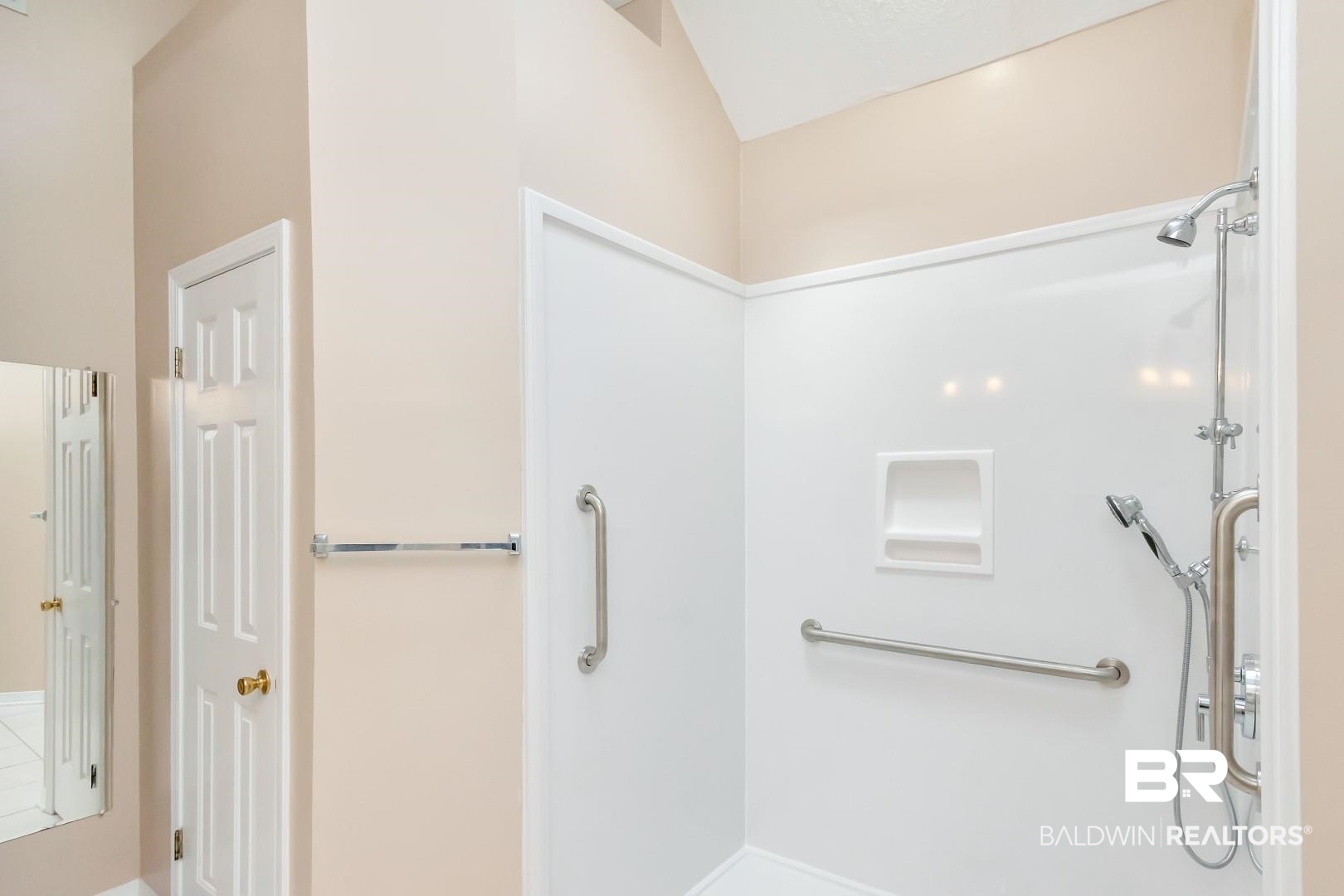 6117 Lennox Place Mobile, AL 36693 - Photo 27 of 39 Full bath with vaulted ceiling and walk in shower