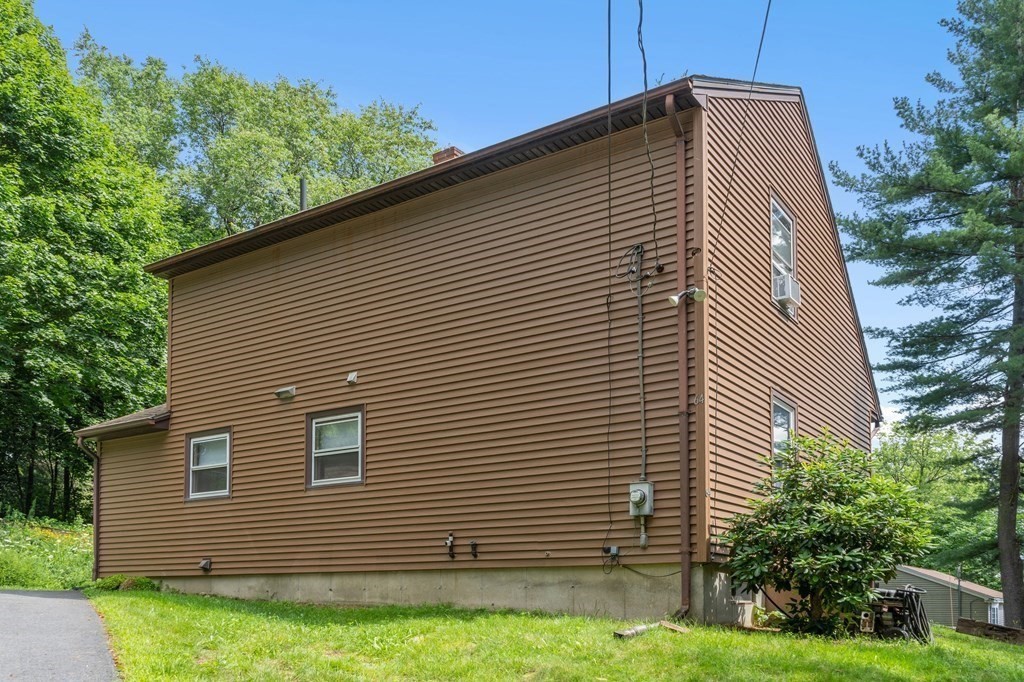 64 Warwick Road Gardner, MA 01440 - Photo 3 of 25 Gallery Image 3