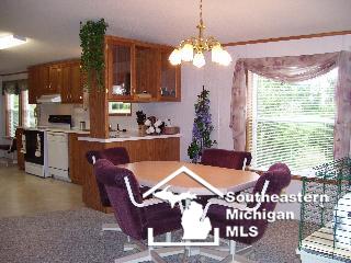 3953 Benjamin Way Monroe, MI 48161 - Photo 12 of 14 93703-11.JPG