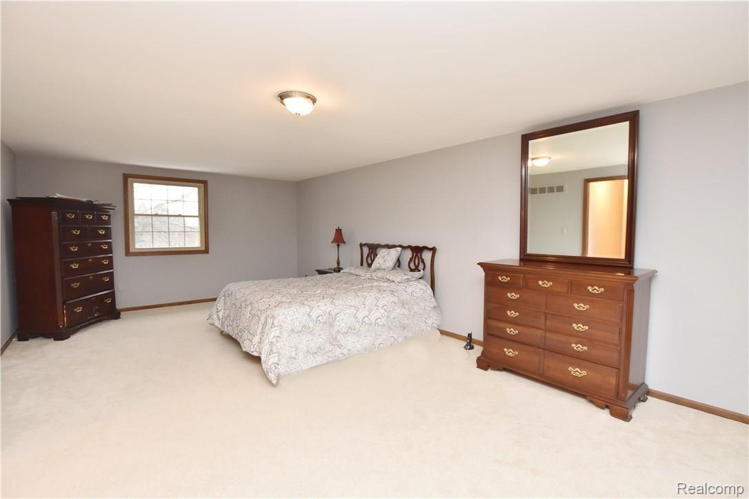2460 Lassiter Drive Rochester, MI 48309 - Photo 18 of 28 Lassiter2460_18.JPG