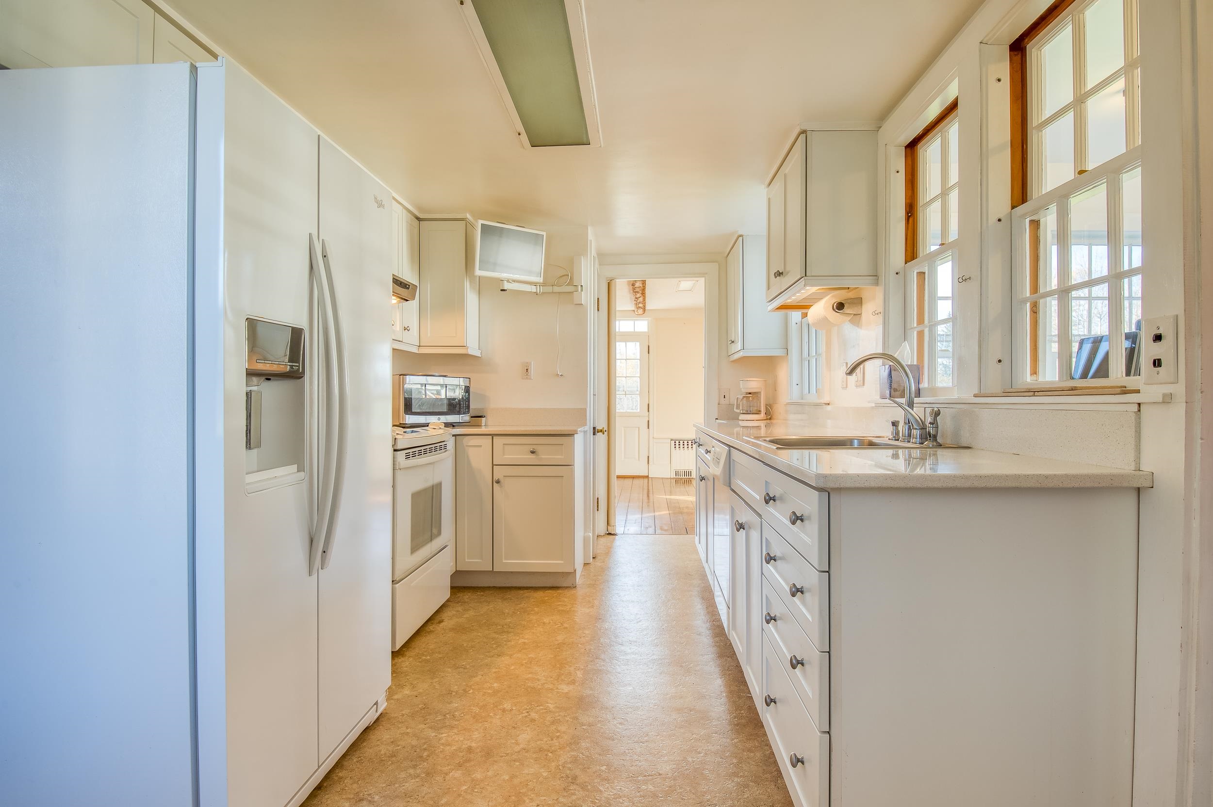252 Mountain View Road Whitefield, NH 03598 - Photo 5 of 40 Gallery Image 5