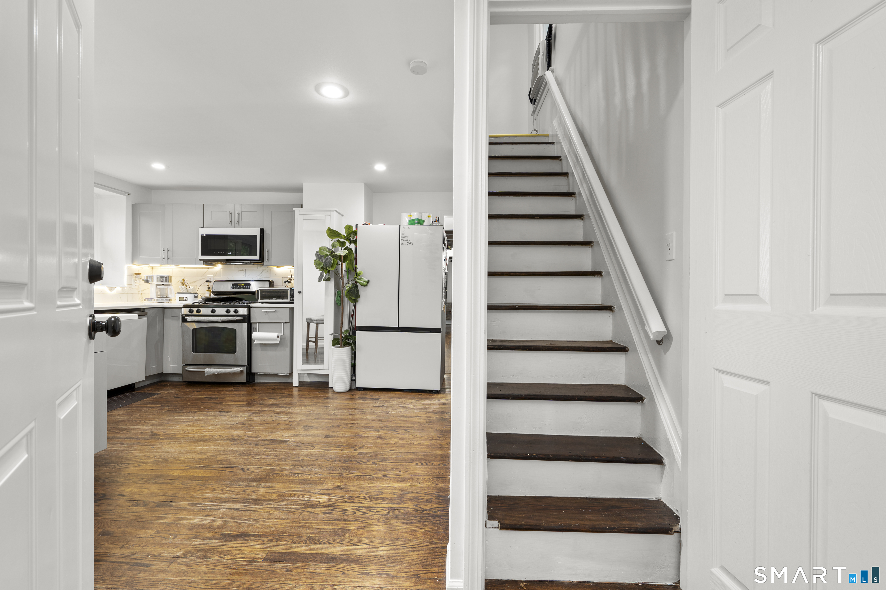 1183 Old Town Road Bridgeport, CT 06606 - Photo 10 of 28