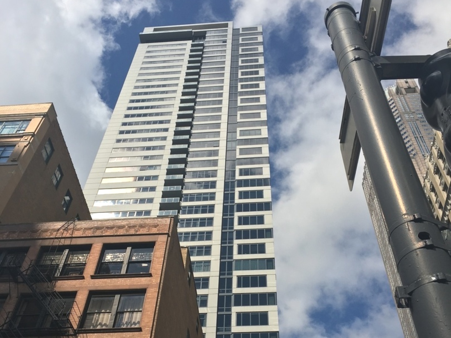 235 West Van Buren Street, Unit 3820 Chicago, IL 60607 - Photo 2 of 38