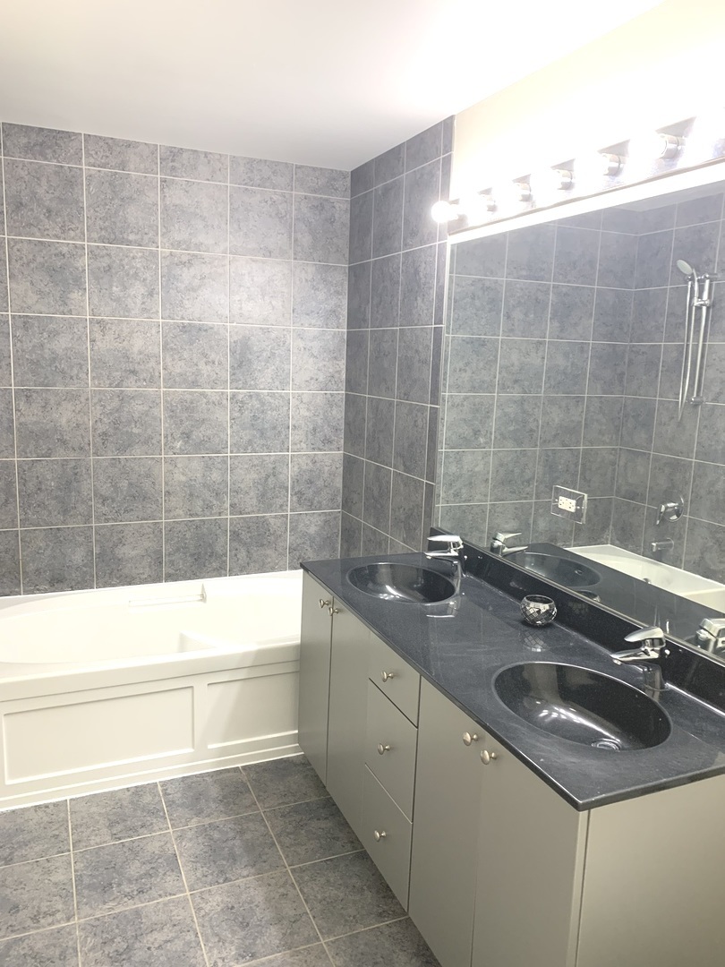 235 West Van Buren Street, Unit 3820 Chicago, IL 60607 - Photo 29 of 38 a bathroom with a sink and a bathtub