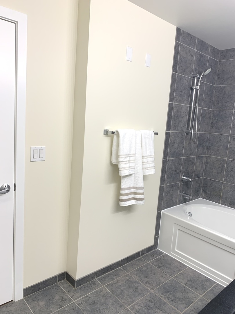 235 West Van Buren Street, Unit 3820 Chicago, IL 60607 - Photo 32 of 38 a bathroom with a bathtub and shower