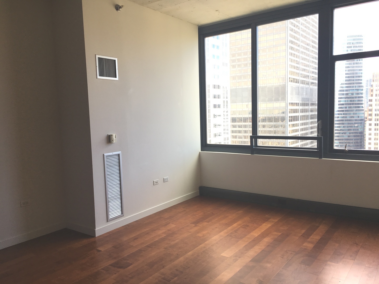 235 West Van Buren Street, Unit 3820 Chicago, IL 60607 - Photo 8 of 38 a view of an empty room with a window