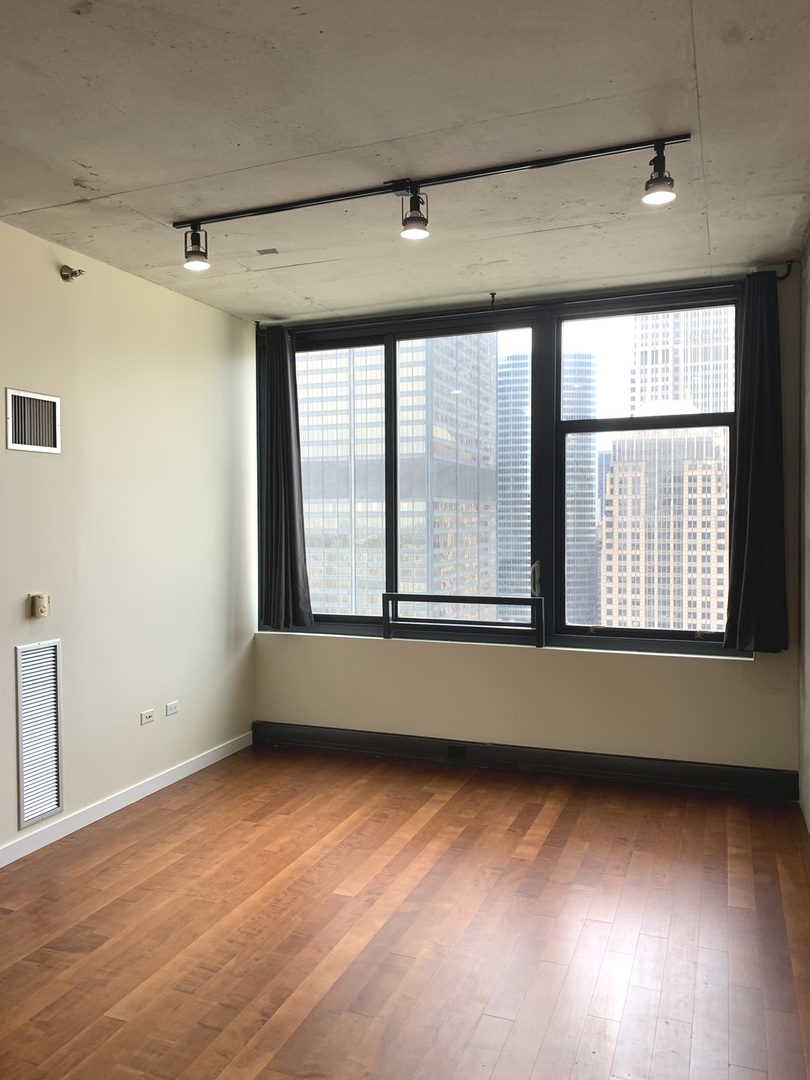 235 West Van Buren Street, Unit 3820 Chicago, IL 60607 - Photo 9 of 38