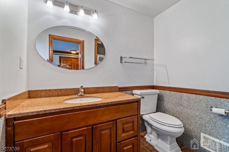 68 Meredith Road Colonia, NJ 07067 - Photo 15 of 46 Gallery Image 15