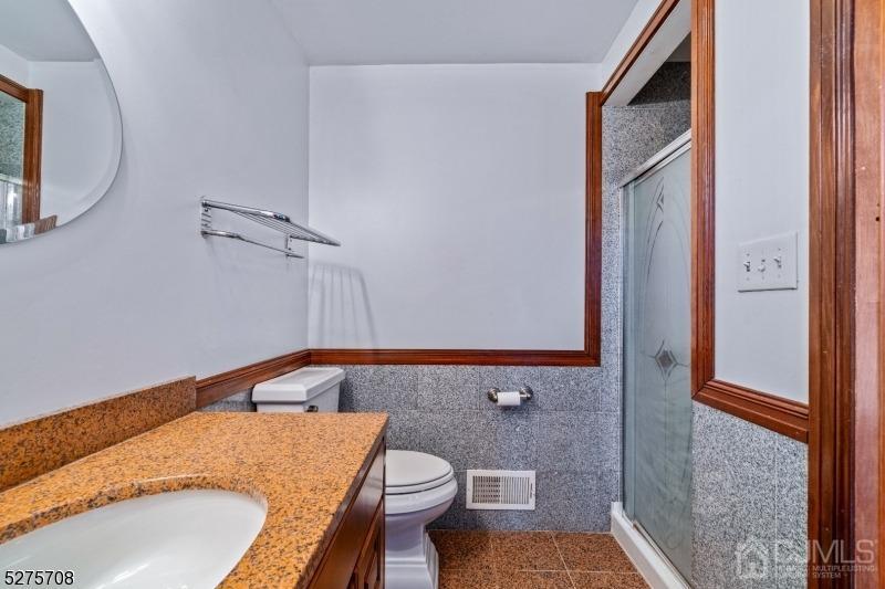 68 Meredith Road Colonia, NJ 07067 - Photo 16 of 46 Gallery Image 16
