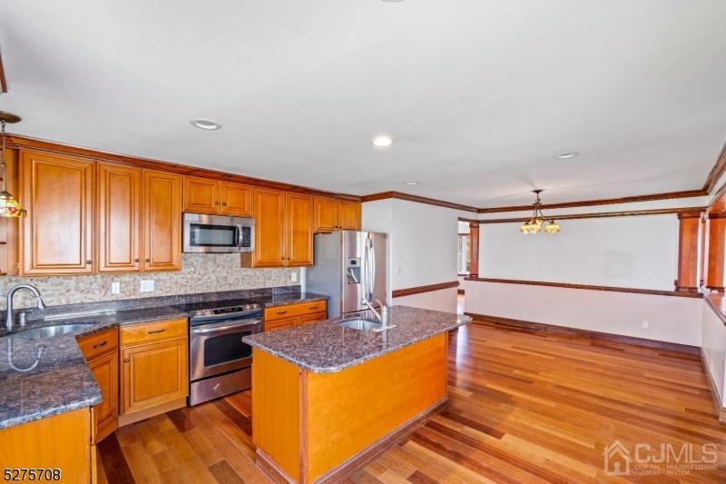 68 Meredith Road Colonia, NJ 07067 - Photo 8 of 46 Gallery Image 8
