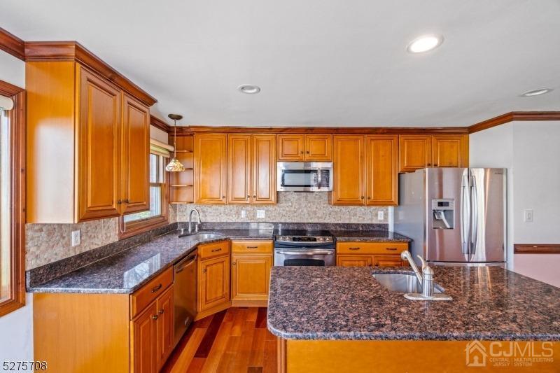 68 Meredith Road Colonia, NJ 07067 - Photo 9 of 46 Gallery Image 9
