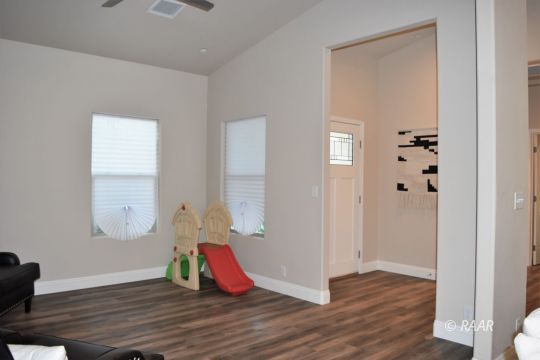205 Rainshadow Court Ridgecrest, CA 93555 - Photo 8 of 27 Gallery Image 8