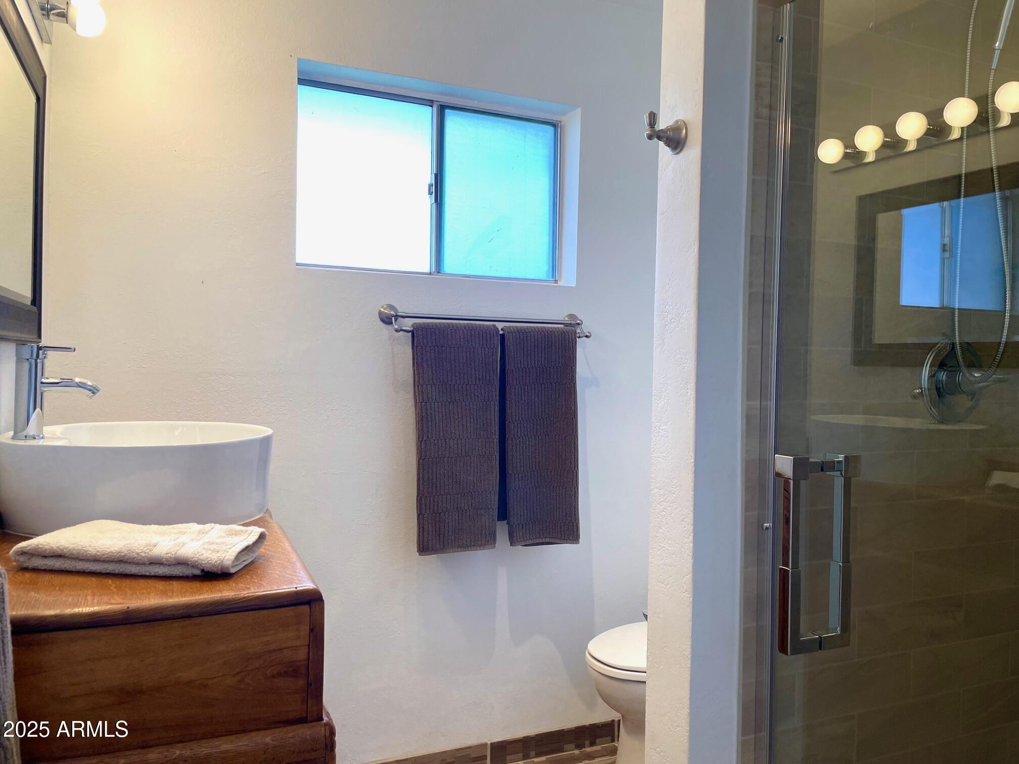 110 Nighthawk Avenue Bisbee, AZ 85603 - Photo 28 of 56 a bathroom with a toilet and a sink