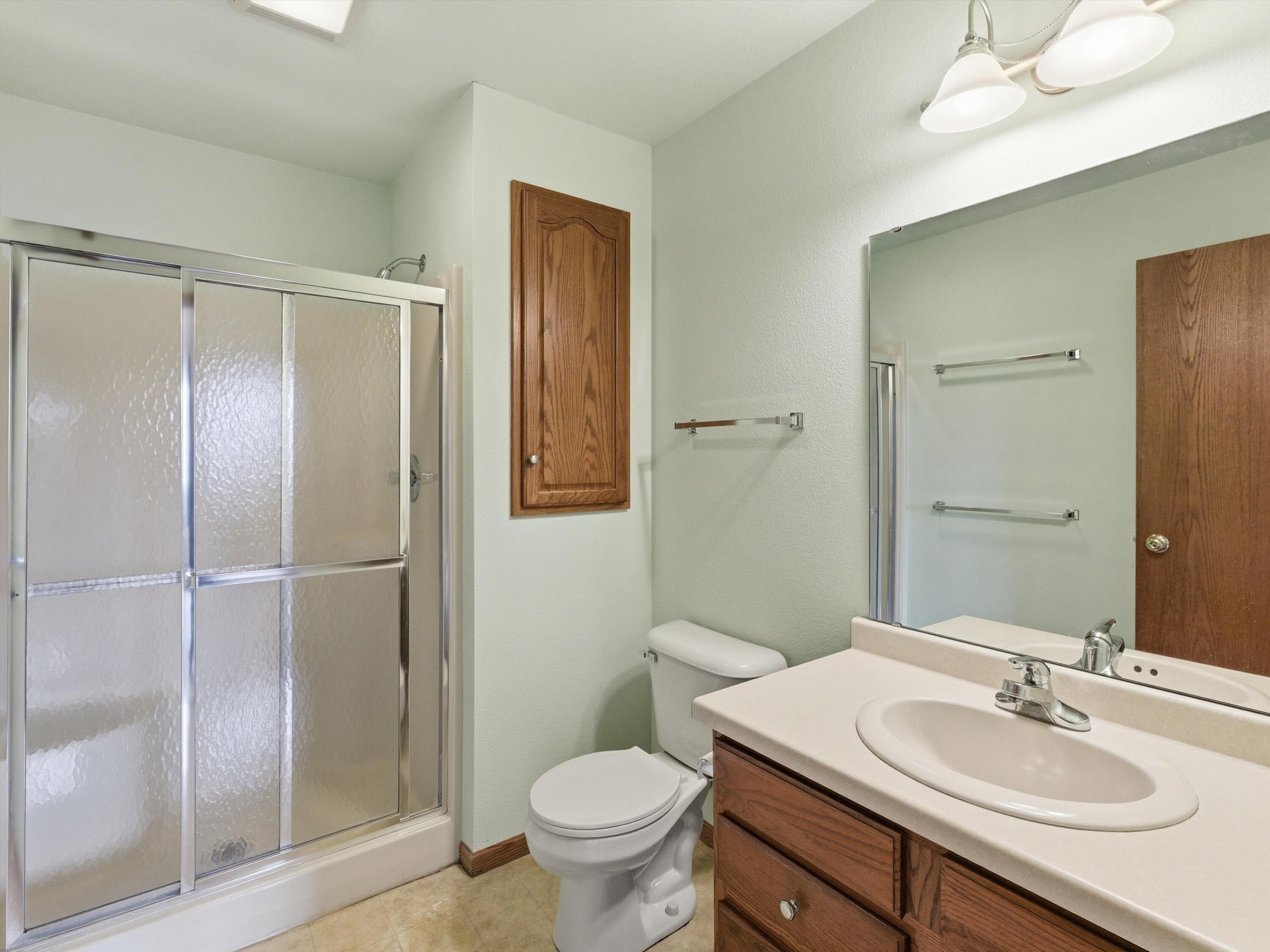 1531 Deer Brook Drive Two Rivers, WI 54241 - Photo 19 of 25 Primary Full Bath