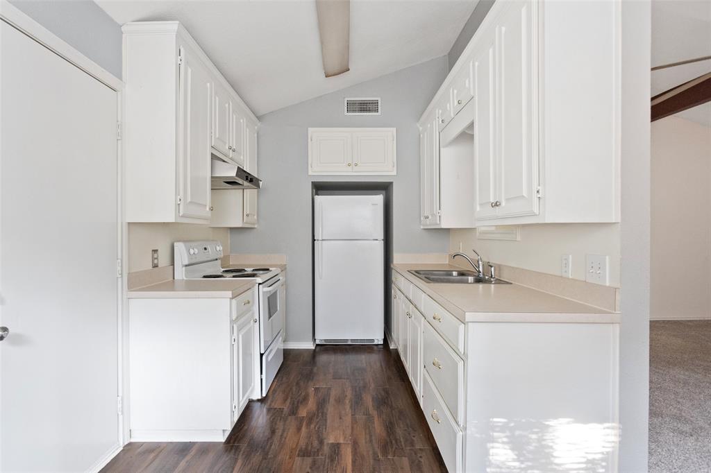 1811 Hidden Valley Road Granbury, TX 76049 - Photo 8 of 25 Gallery Image 8