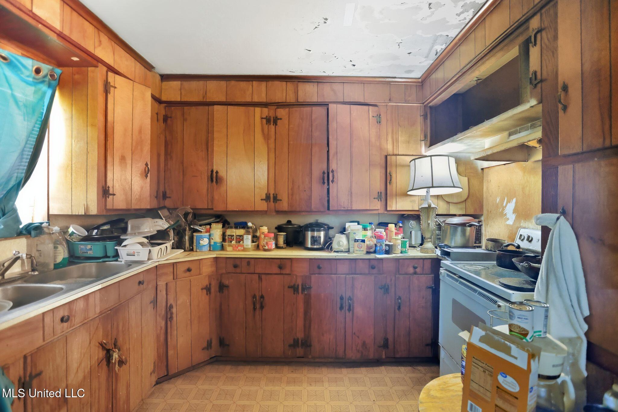 1543 MARION RUSSELL MAIN HOUSE KITCHEN 2