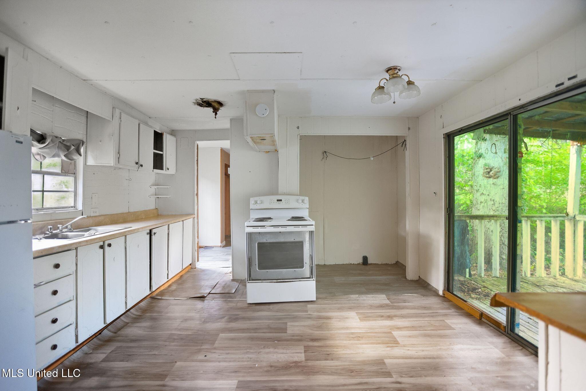 1543 Marion Russell Road Meridian, MS 39301 - Photo 22 of 37 TRAILER INTERIOR 2 KITCHEN