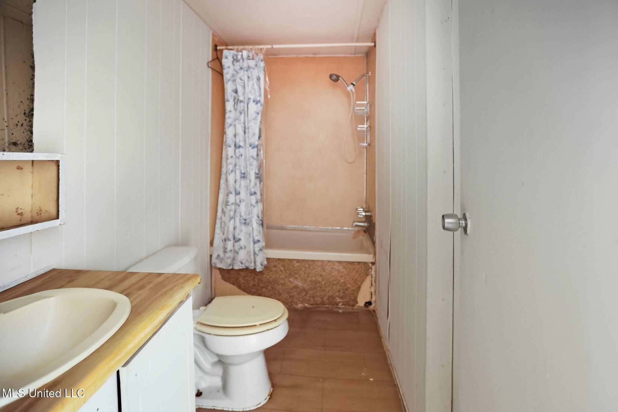 1543 Marion Russell Road Meridian, MS 39301 - Photo 25 of 37 TRAILER INTERIOR 2 BATHROOM