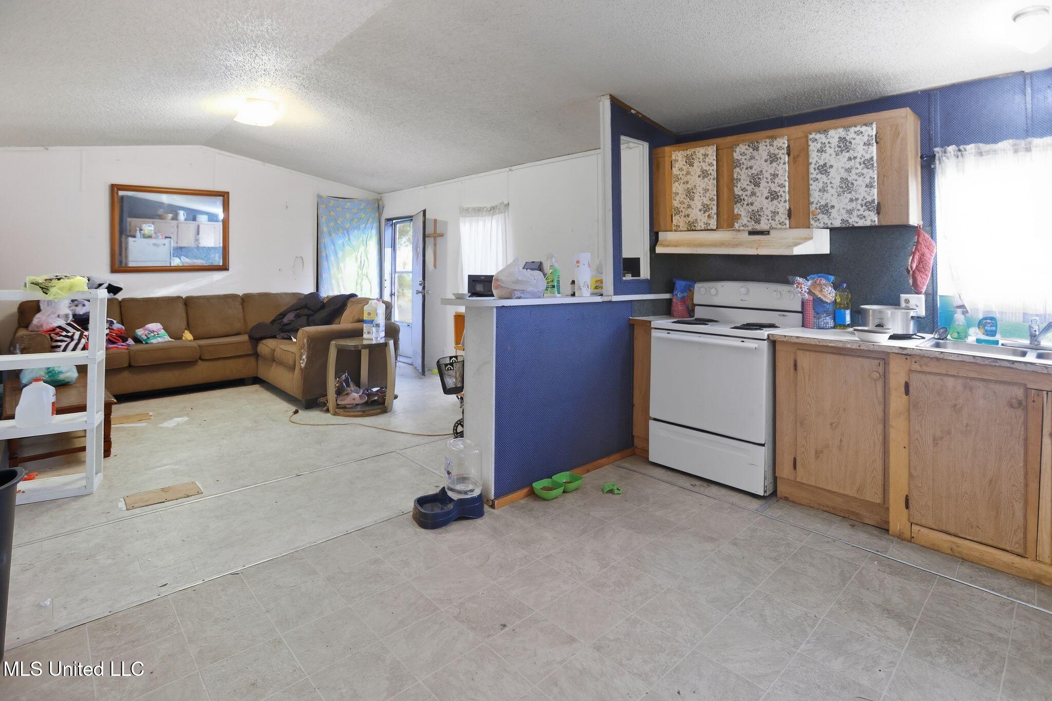 1543 Marion Russell Road Meridian, MS 39301 - Photo 36 of 37 3 INTERIOR