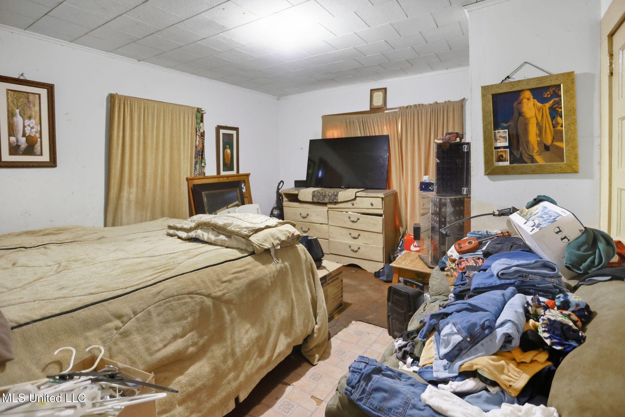 1543 MARION RUSSELL MAIN HOUSE BEDROOM 1