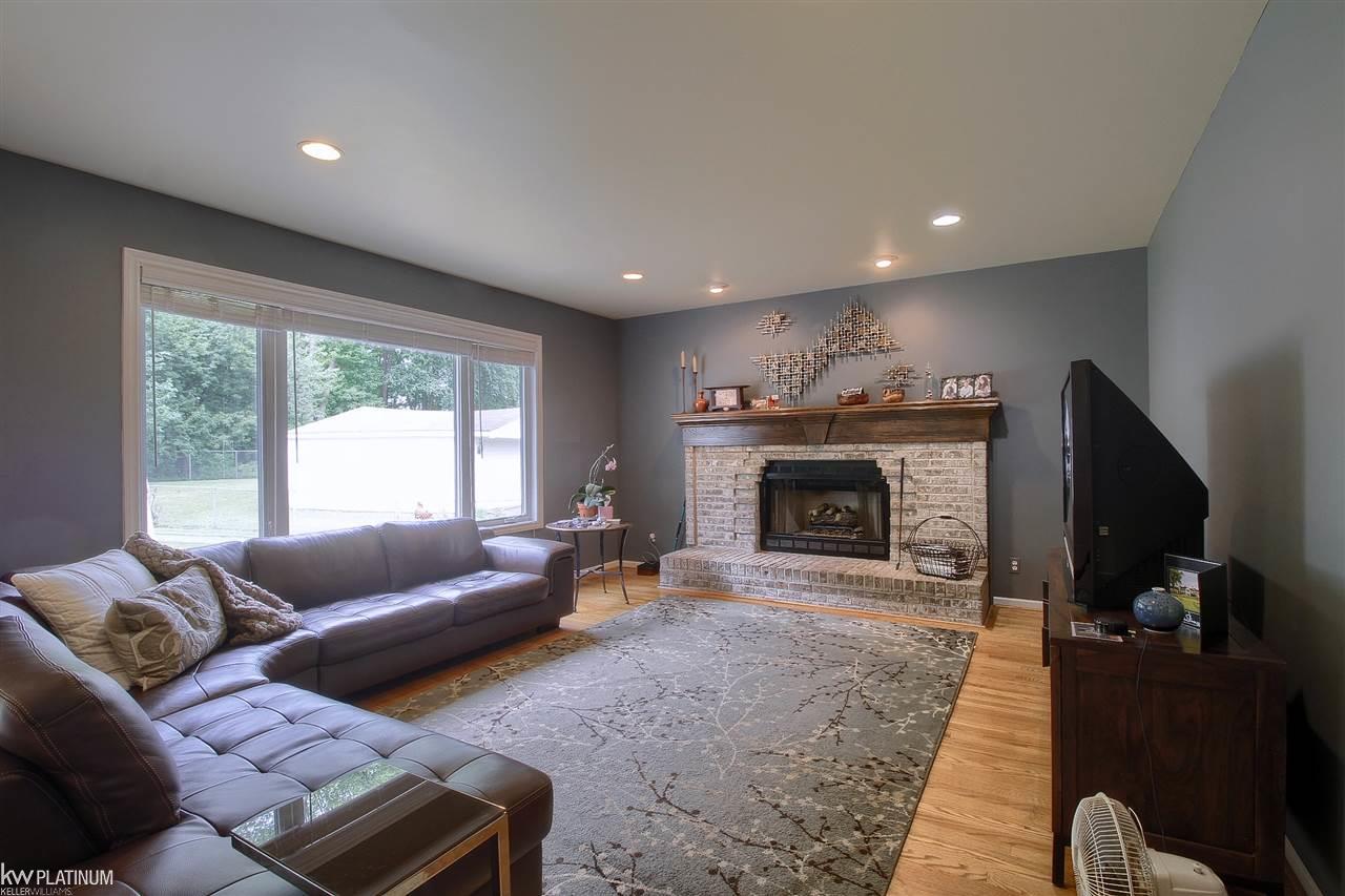 37555 Townhall Street Harrison Township, MI 48045 - Photo 10 of 34 31391089-9.JPG