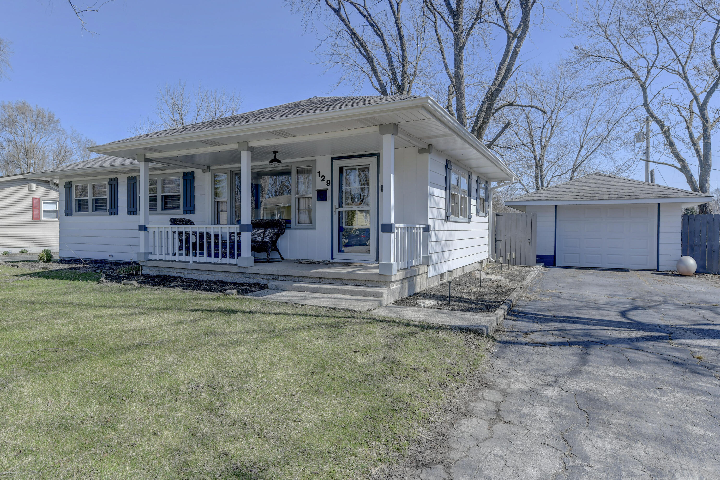 129 Pine Street Lowell, IN 46356 - Photo 2 of 20 3000x2000