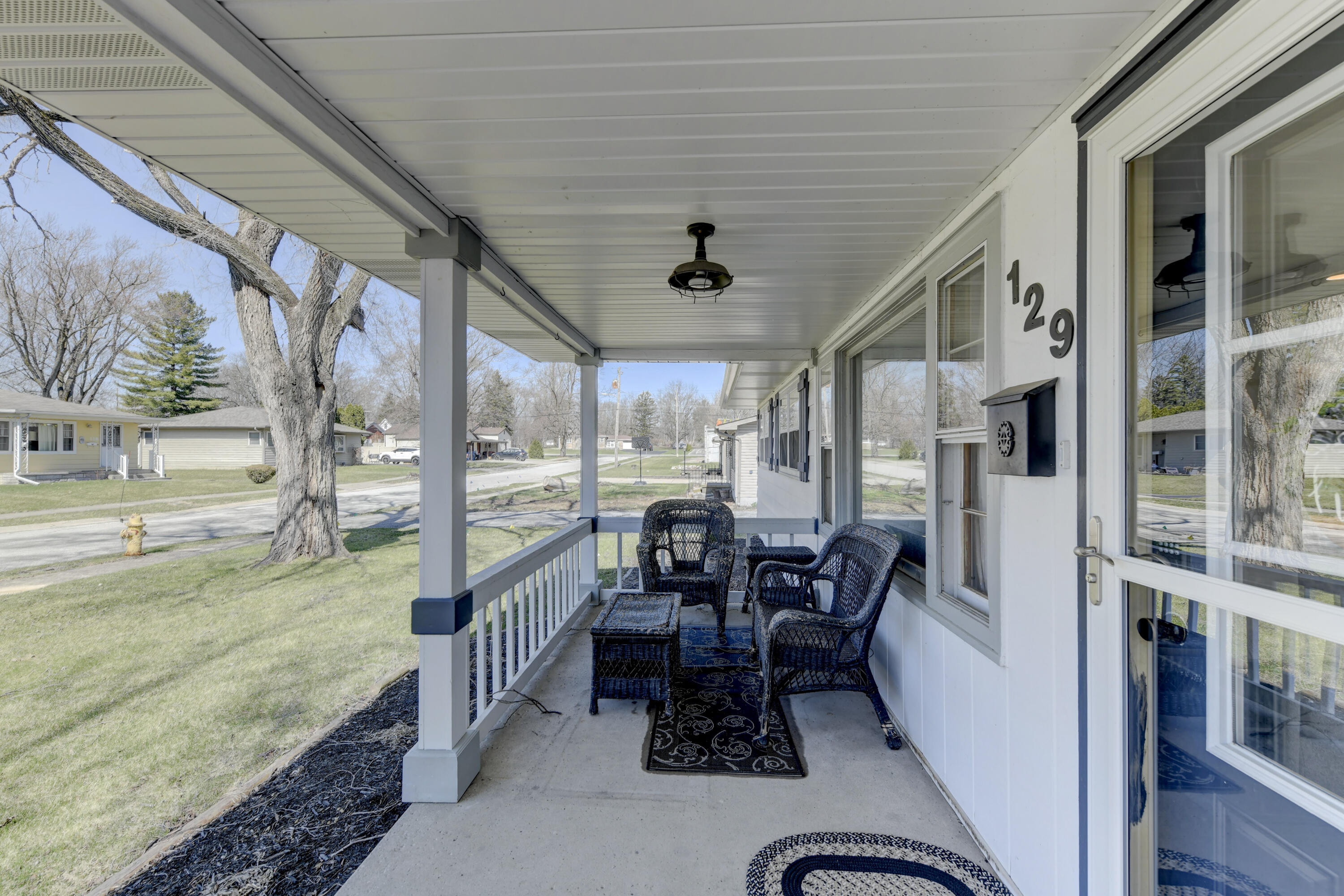 129 Pine Street Lowell, IN 46356 - Photo 4 of 20 3000x2000