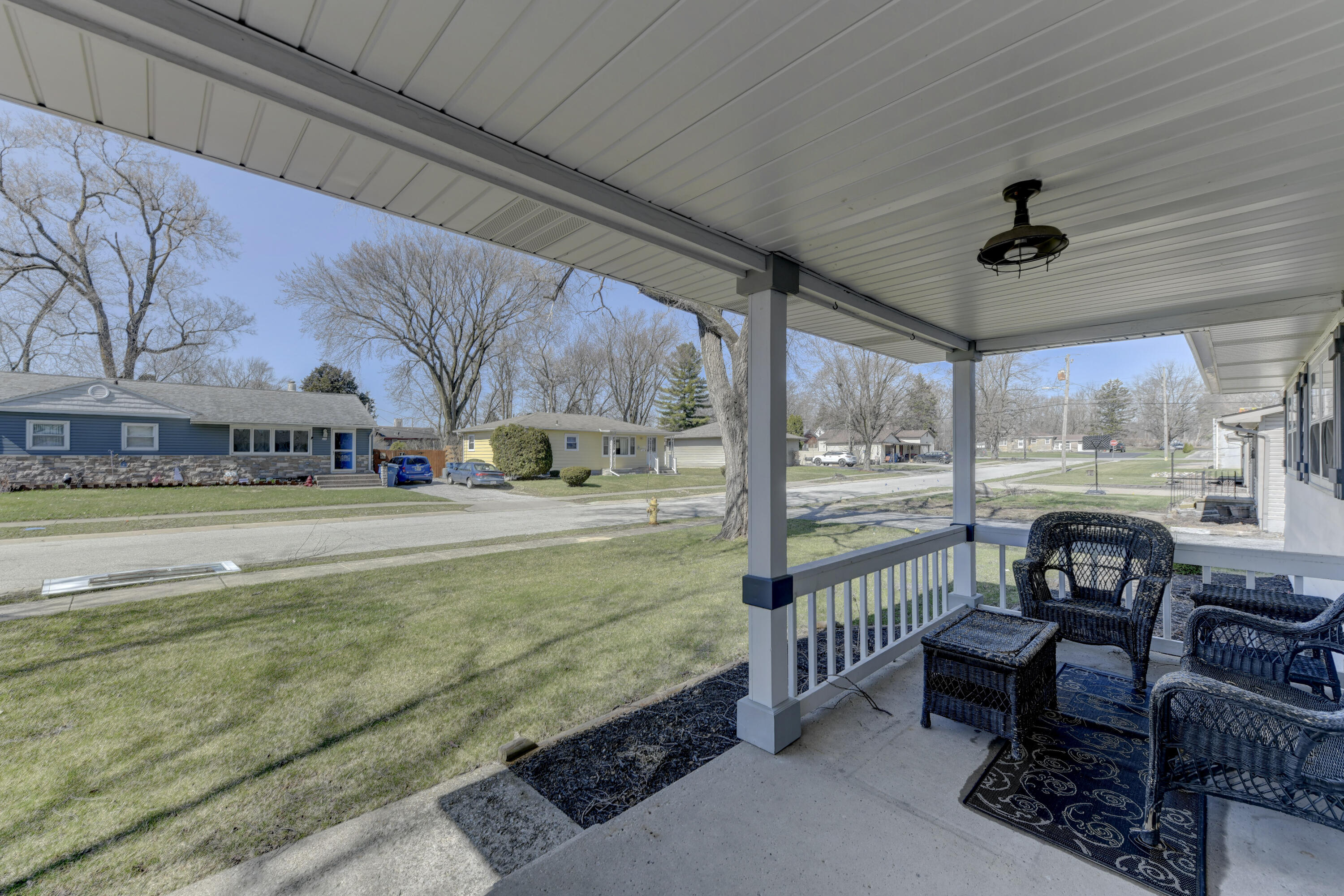 129 Pine Street Lowell, IN 46356 - Photo 5 of 20 3000x2000