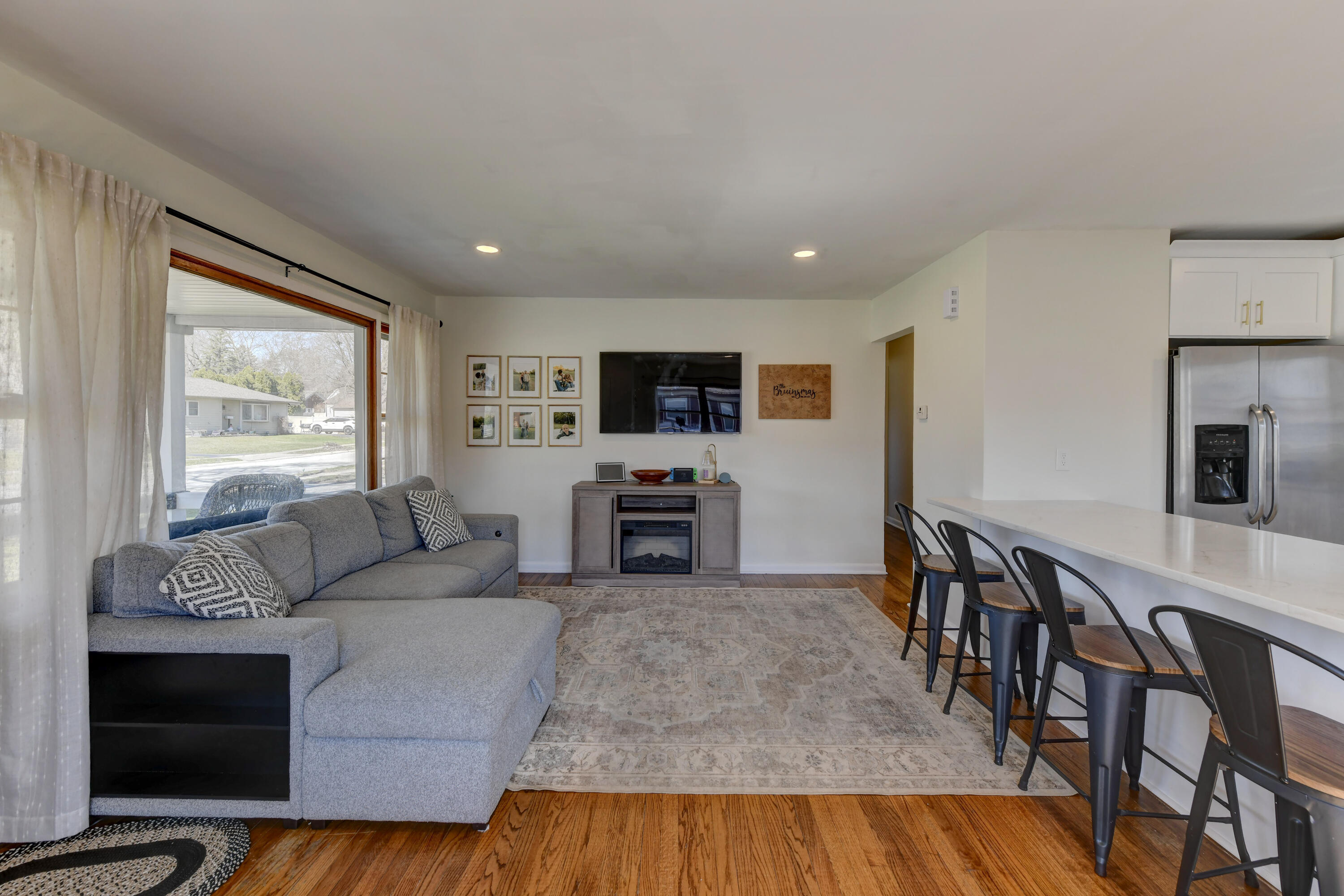 129 Pine Street Lowell, IN 46356 - Photo 7 of 20 3000x2000