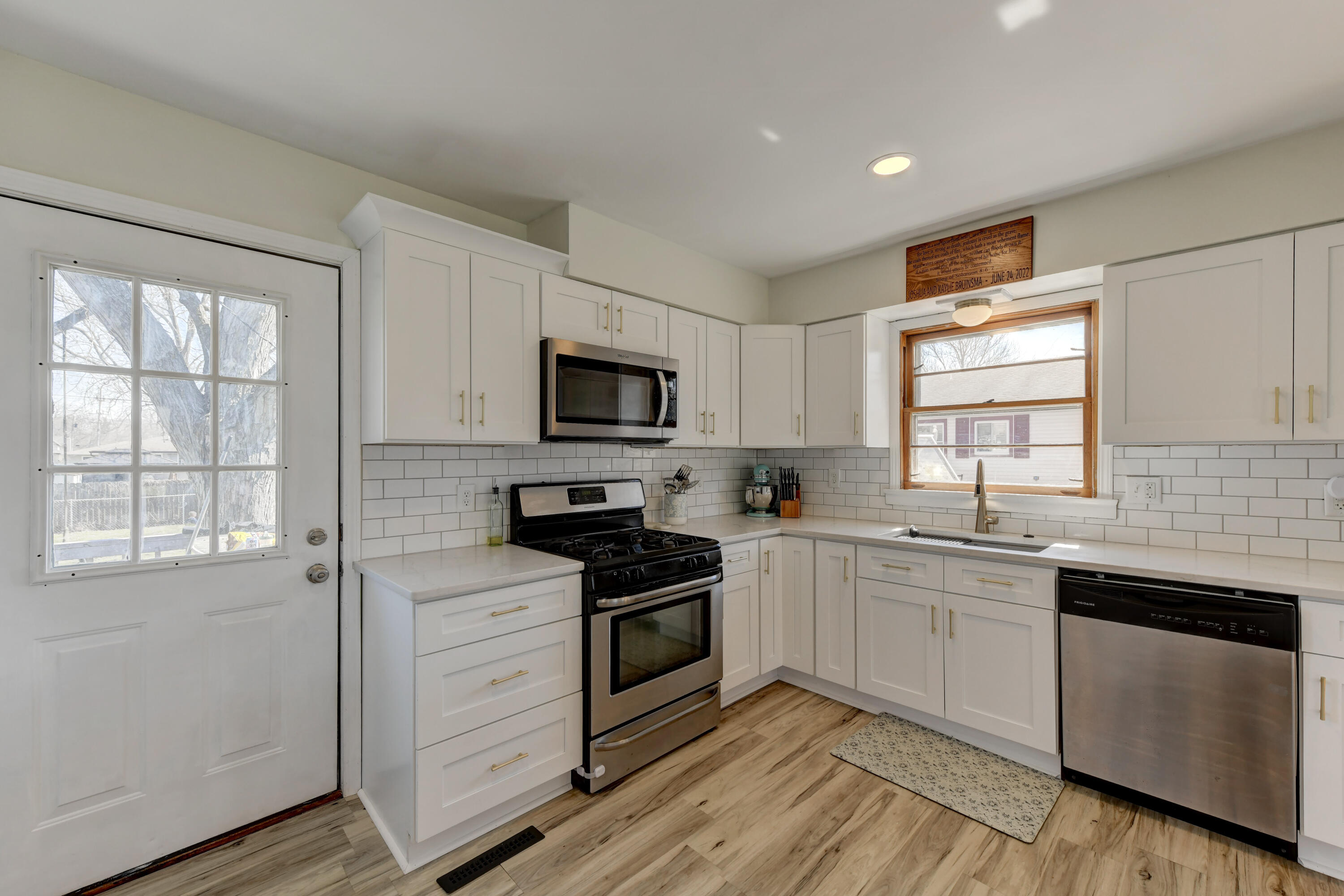 129 Pine Street Lowell, IN 46356 - Photo 9 of 20 3000x2000