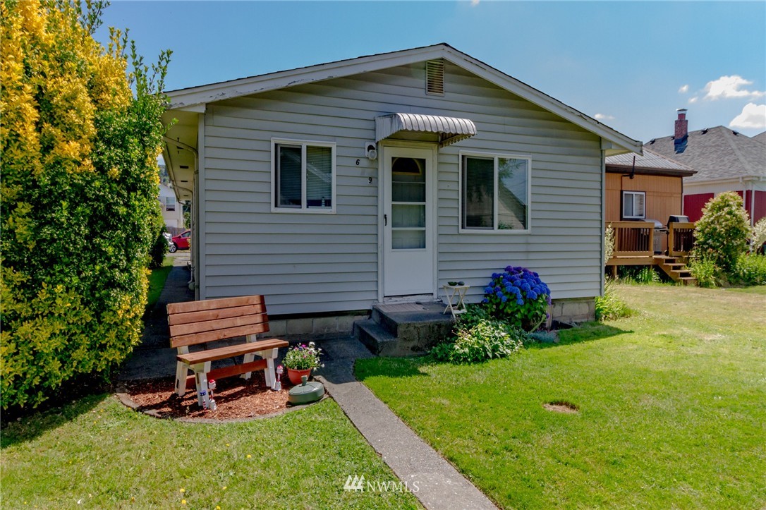 607 Morris Avenue South Renton, WA 98057 - Photo 1 of 3 Gallery Image 1
