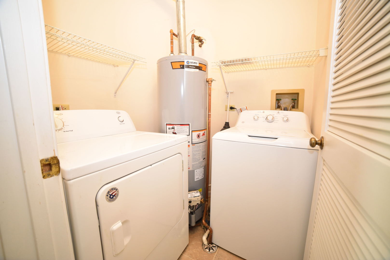2545 Live Oak Lane Buffalo Grove, IL 60089 - Photo 19 of 21 a utility room with dryer and washer