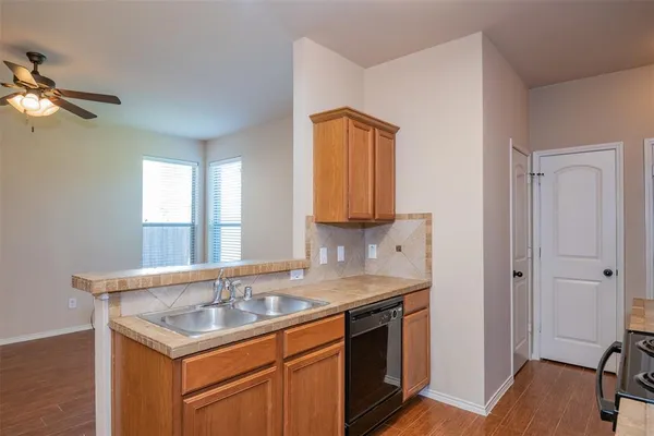 $1,895 | 1426 Piedmont Drive, Mansfield, TX 76063