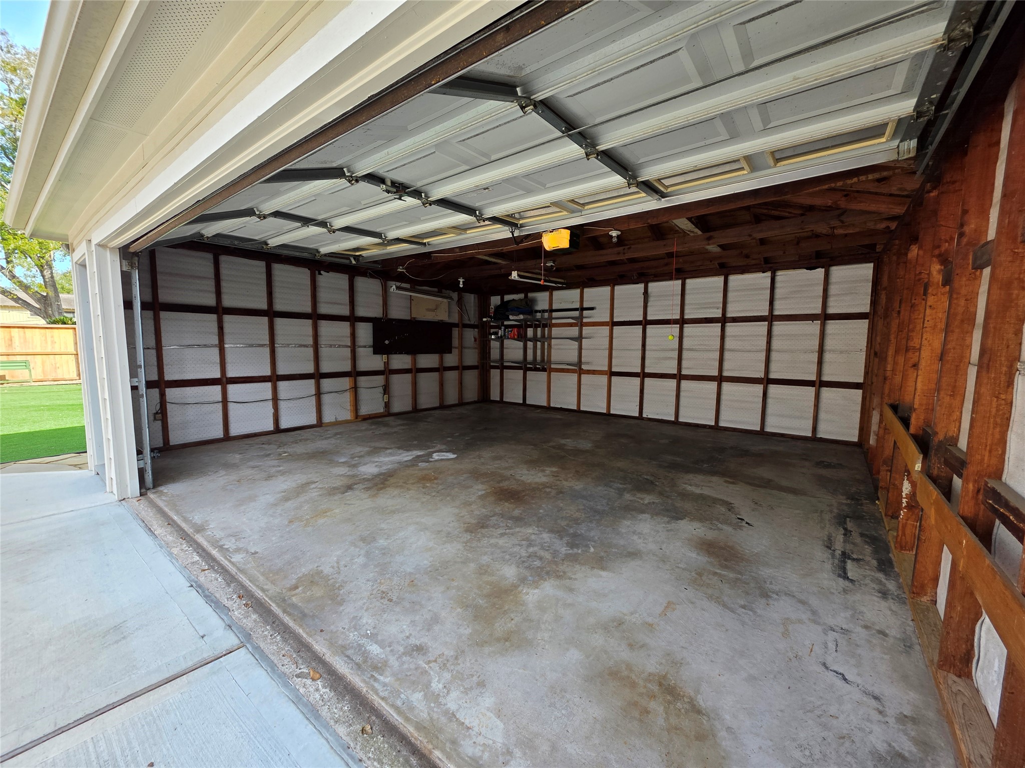 11219 Valley Spring Drive Houston, TX 77043 - Photo 23 of 31 Look at all that space!!