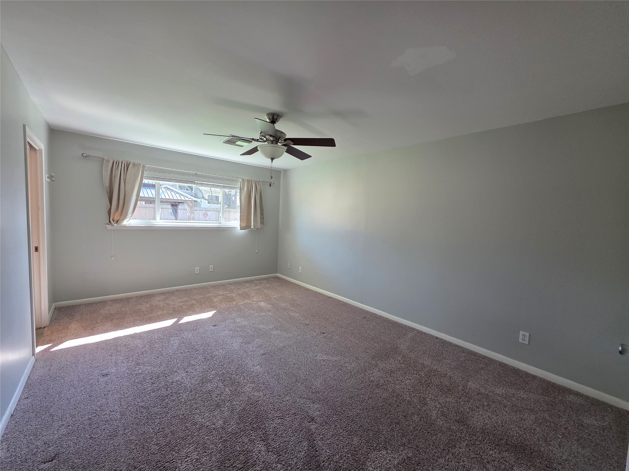 11219 Valley Spring Drive Houston, TX 77043 - Photo 6 of 31 Primary bedroom